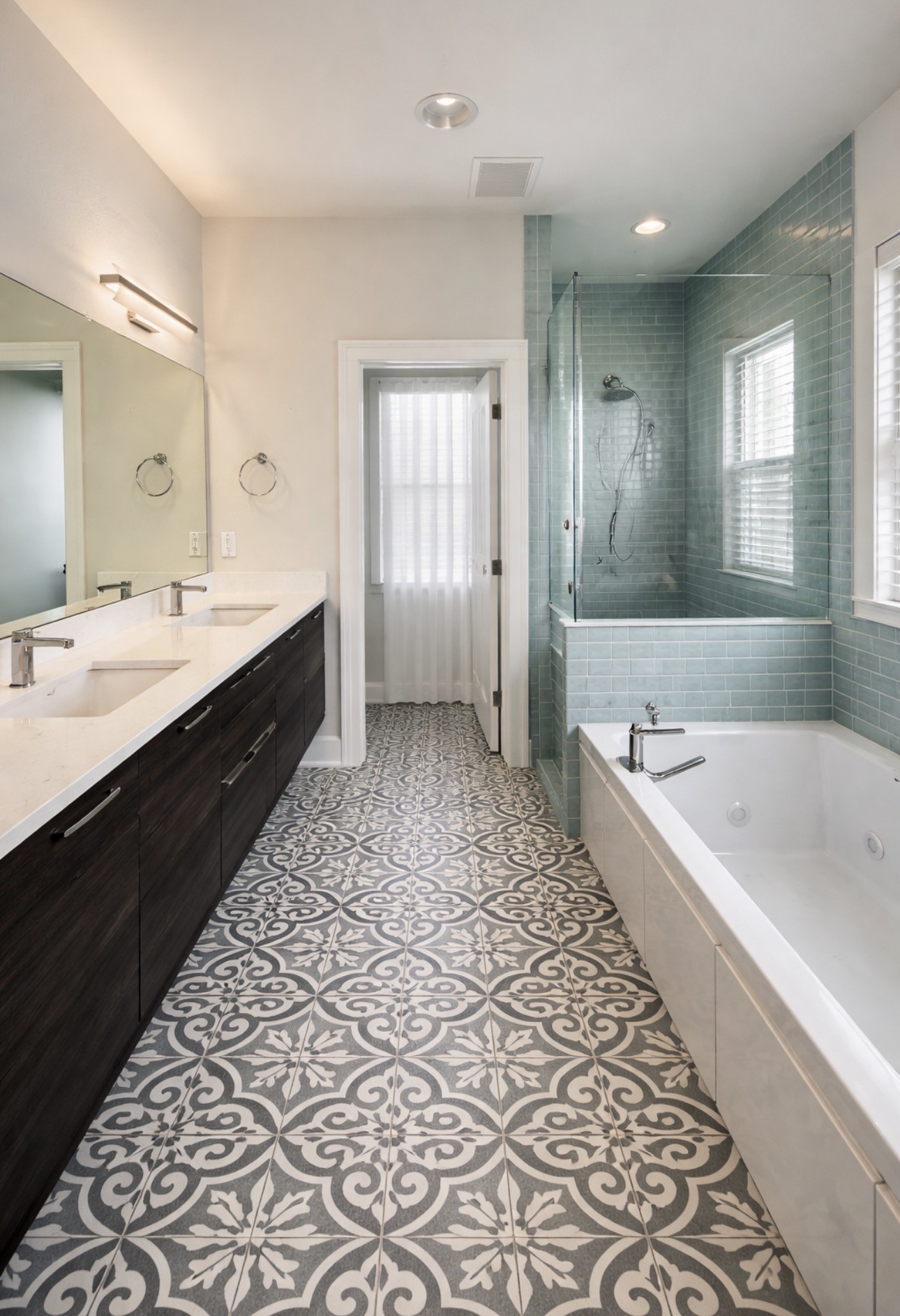 2307 Dan Street Houston, TX 77020 - Photo 13 of 23 Primary Bathroom