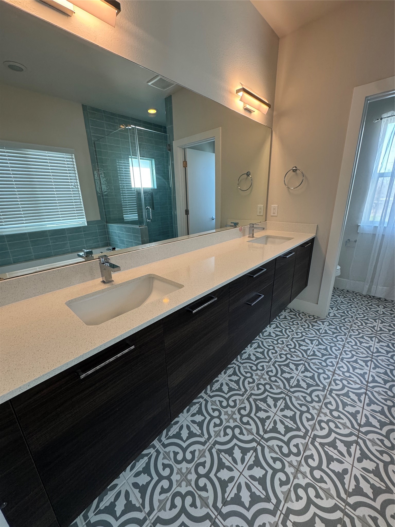 2307 Dan Street Houston, TX 77020 - Photo 14 of 23 Primary Bathroom