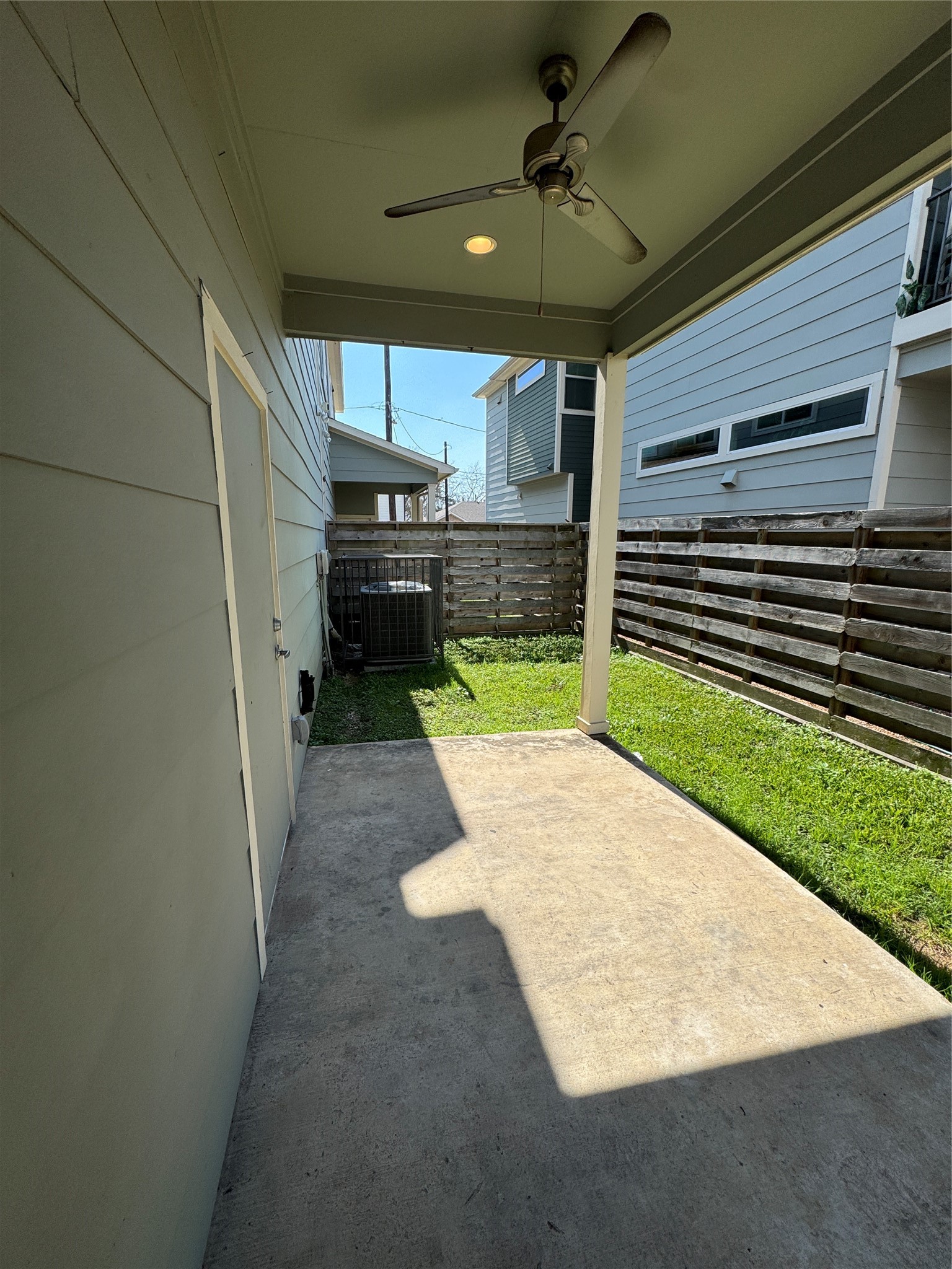 2307 Dan Street Houston, TX 77020 - Photo 22 of 23 Patio with Porch