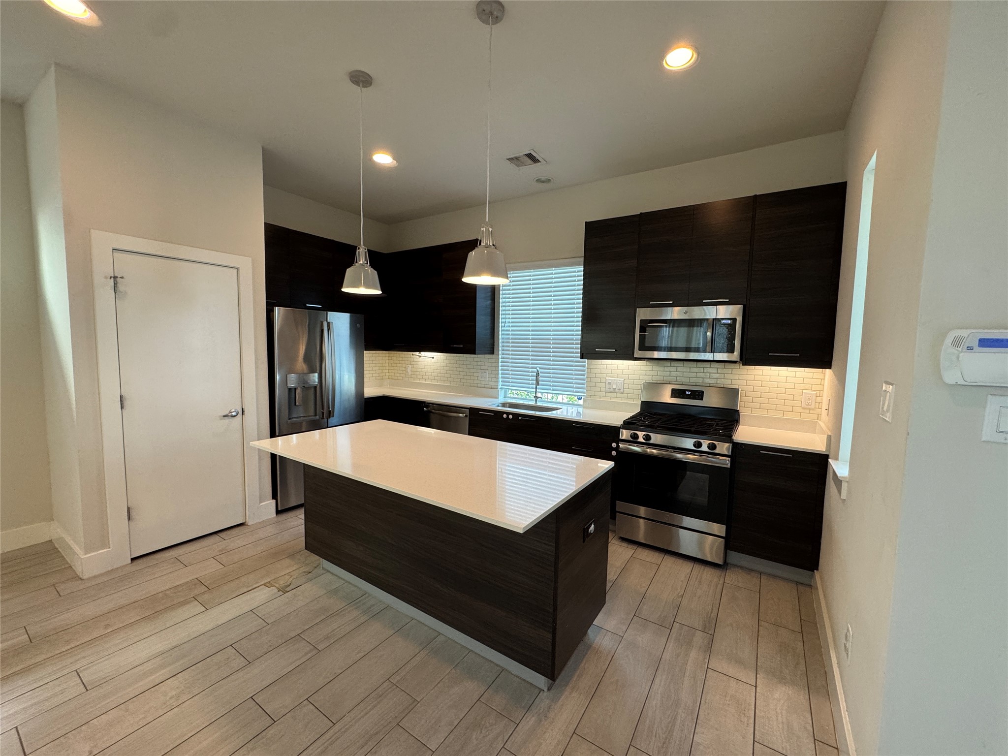 2307 Dan Street Houston, TX 77020 - Photo 5 of 23 Kitchen