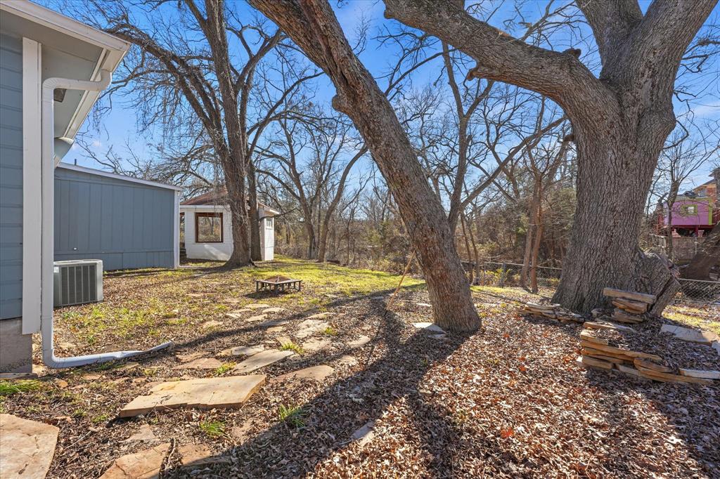 9521 Dalrock Road Rowlett, TX 75089 - Photo 25 of 38 a view of a yard with a tree and a yard