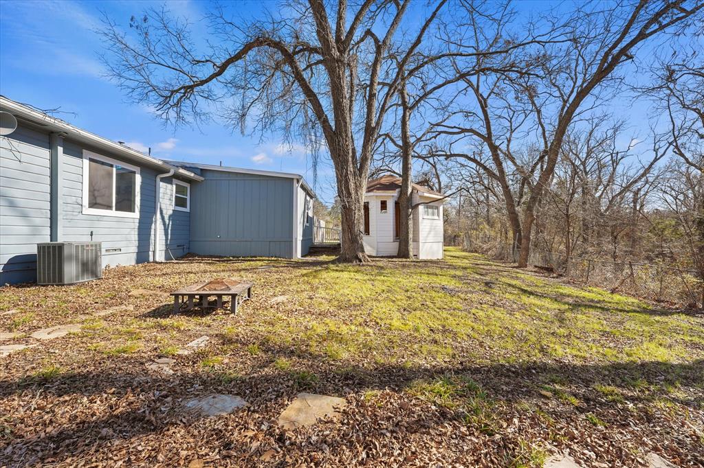 9521 Dalrock Road Rowlett, TX 75089 - Photo 26 of 38 a view of a yard covered with snow in front of house