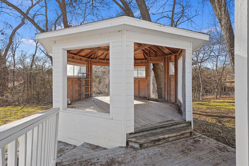 9521 Dalrock Road Rowlett, TX 75089 - Photo 31 of 38 a view of a porch