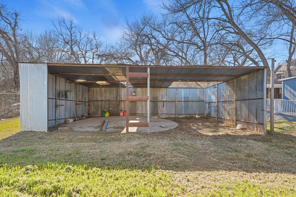 9521 Dalrock Road Rowlett, TX 75089 - Photo 35 of 38 a backyard of a house