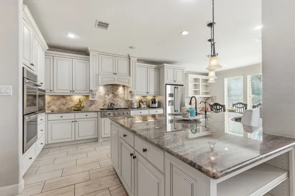 $685,000 | 2146 Graystone Hills Drive, Conroe, TX 77304