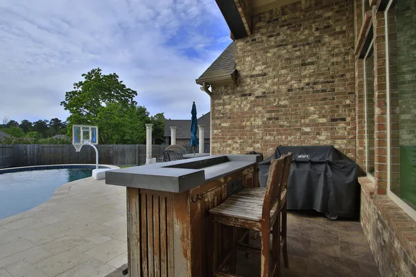 $685,000 | 2146 Graystone Hills Drive, Conroe, TX 77304