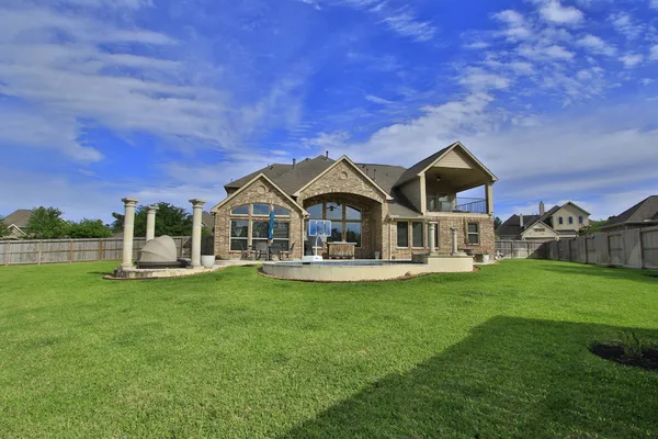 $685,000 | 2146 Graystone Hills Drive, Conroe, TX 77304