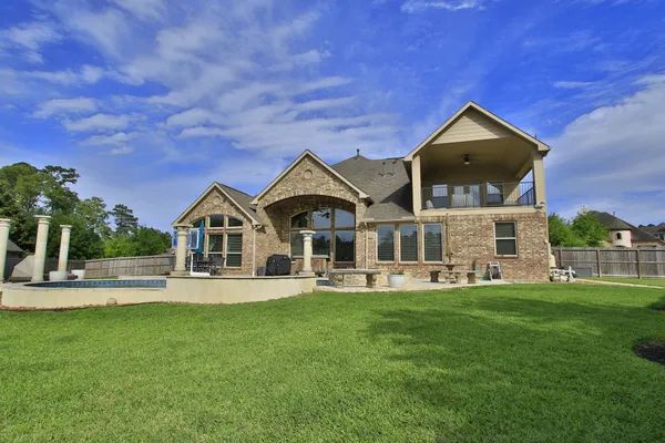 $685,000 | 2146 Graystone Hills Drive, Conroe, TX 77304