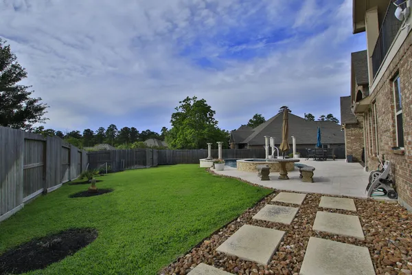 $685,000 | 2146 Graystone Hills Drive, Conroe, TX 77304