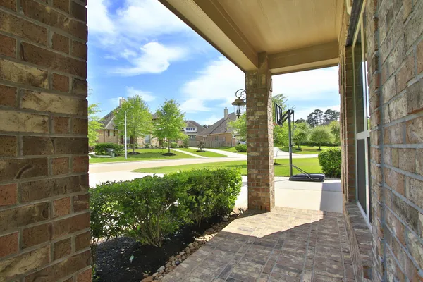 $685,000 | 2146 Graystone Hills Drive, Conroe, TX 77304