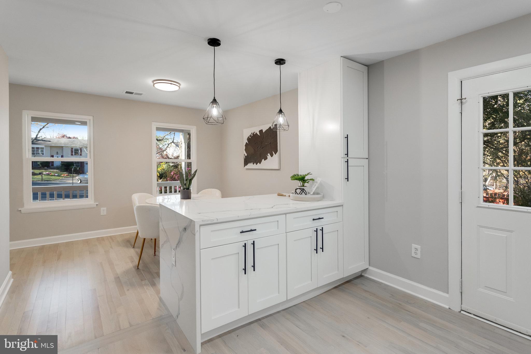Bright Modern  Eat-In  Kitchen