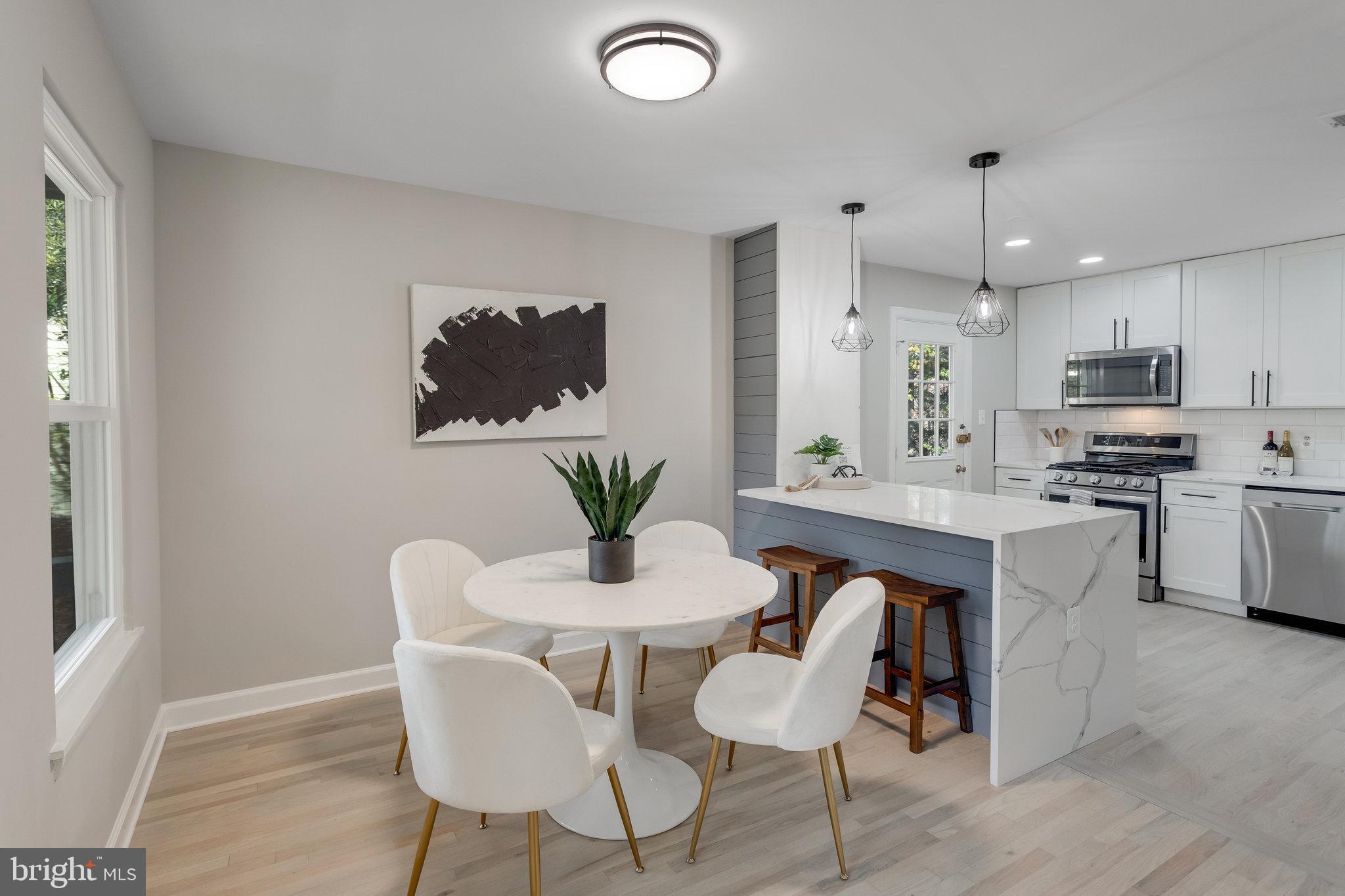 Bright Modern  Eat-In  Kitchen