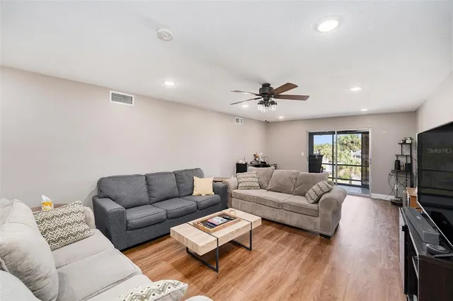 $395,000 | 90 South Highland Avenue, Unit 1201, Tarpon Springs, FL 34689