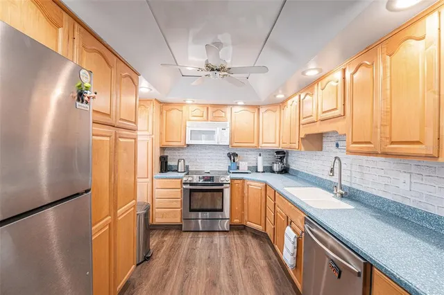 $395,000 | 90 South Highland Avenue, Unit 1201, Tarpon Springs, FL 34689