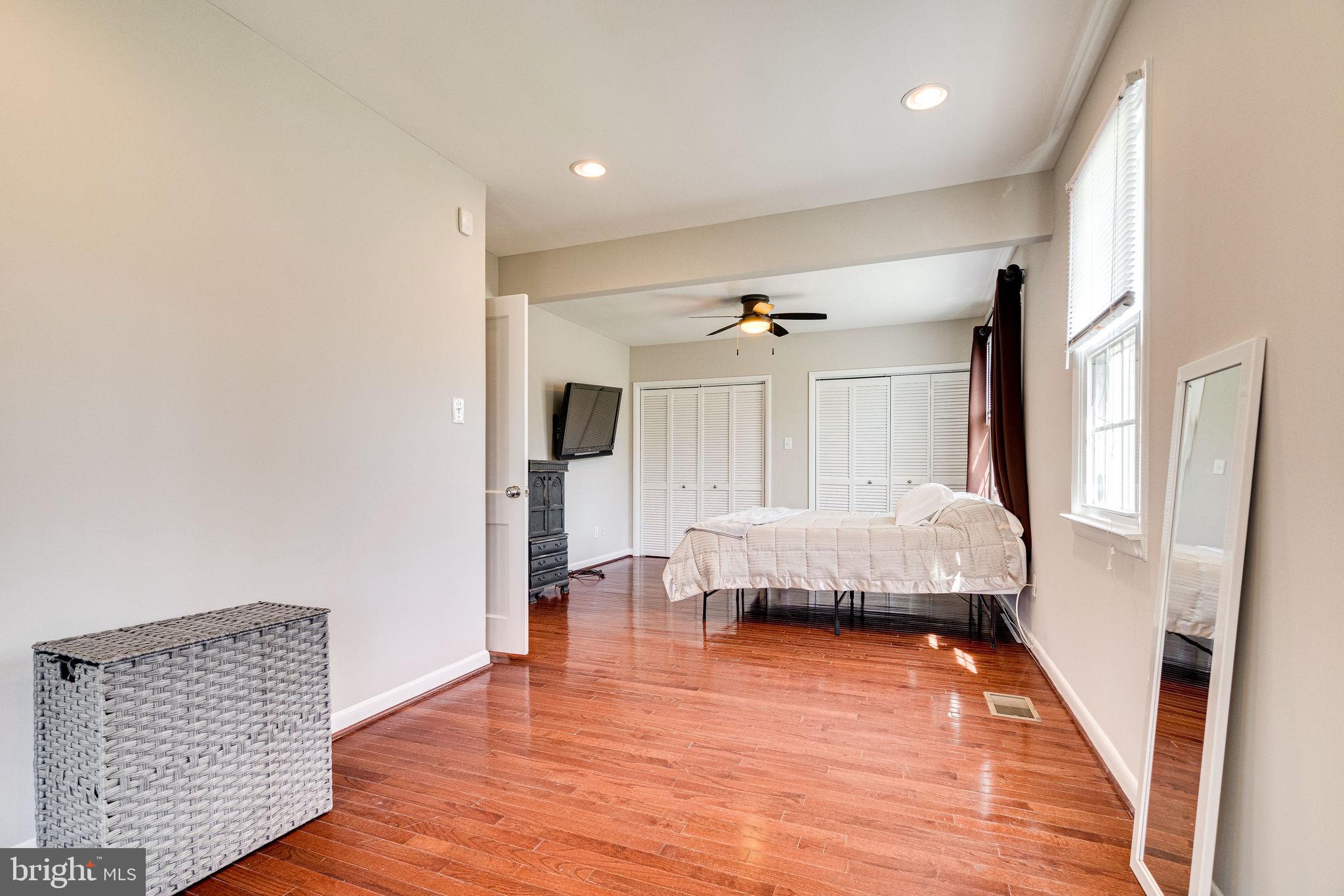 3076 Holmes Run Road Falls Church, VA 22042 - Photo 15 of 36 Gallery Image 15