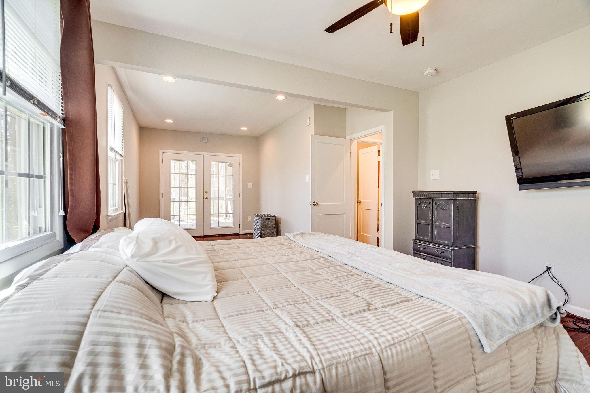 3076 Holmes Run Road Falls Church, VA 22042 - Photo 16 of 36 Gallery Image 16