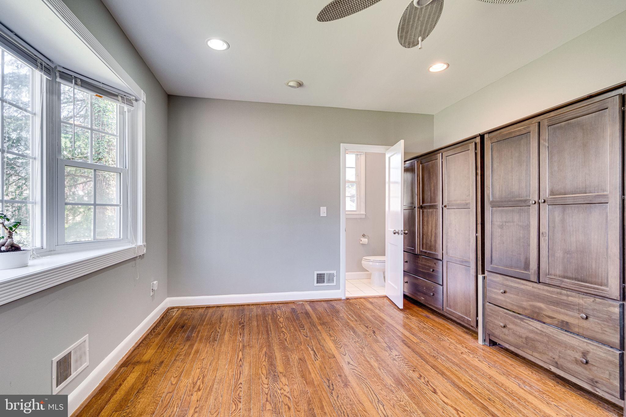 3076 Holmes Run Road Falls Church, VA 22042 - Photo 22 of 36 Gallery Image 22