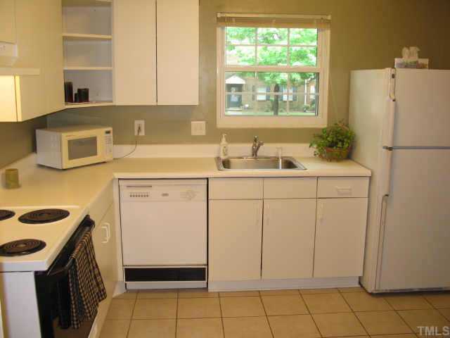 6459 New Market Way Raleigh, NC 27615 - Photo 2 of 10 Kitchen