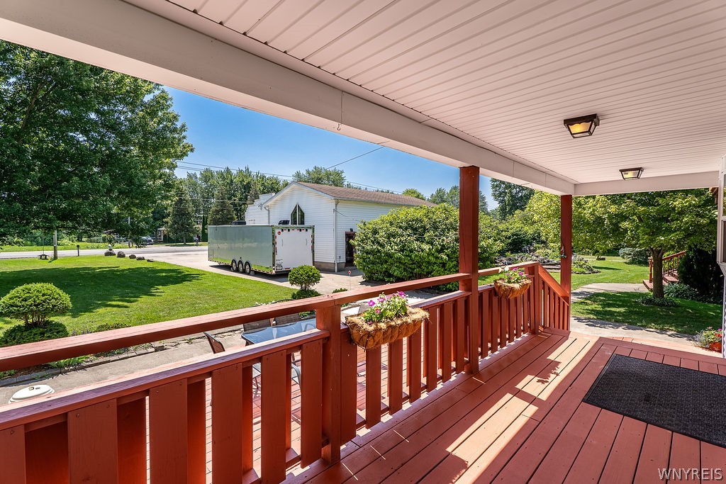 4015 Mapleton Road Wheatfield, NY 14120 - Photo 2 of 49 Front Porch