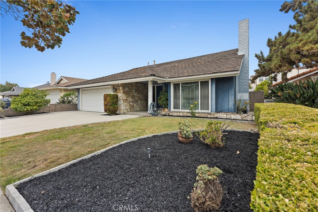 5407 Oxford Drive Cypress, CA 90630 - Photo 3 of 31