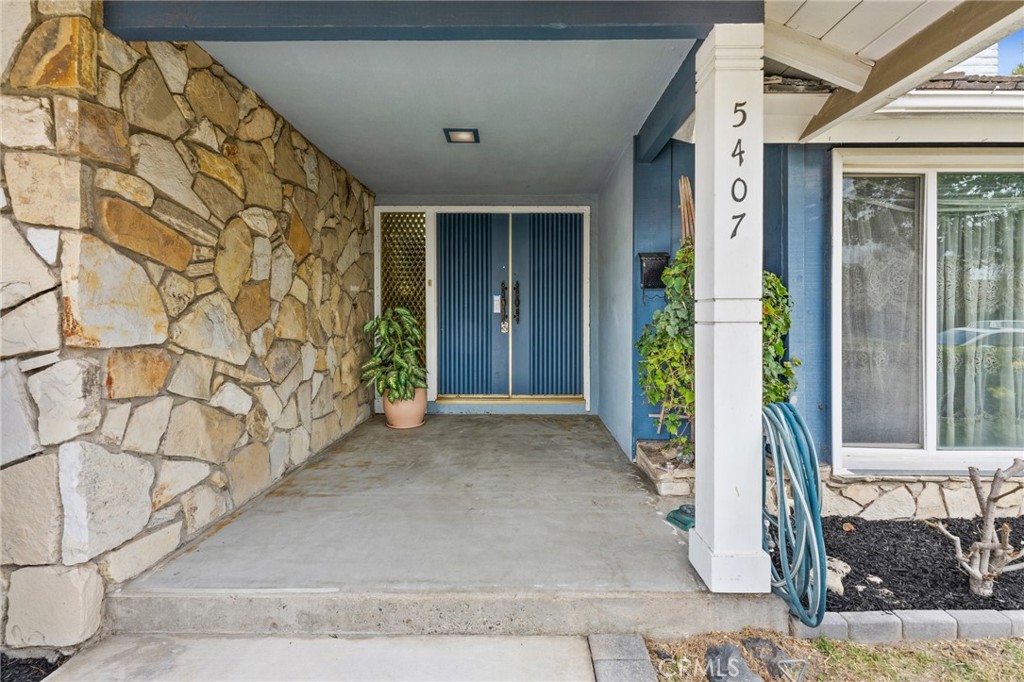 5407 Oxford Drive Cypress, CA 90630 - Photo 4 of 31