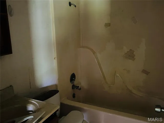 $310,000 | 404 East Massachusetts Street, Steeleville, IL 62288