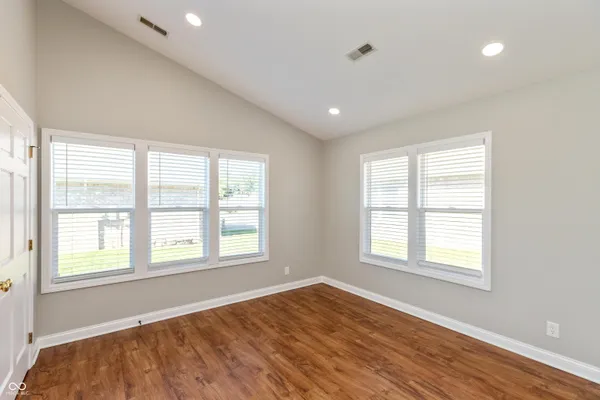 $219,900 | 5584 North Sandy Creek Drive, Unit 8, Seymour, IN 47274