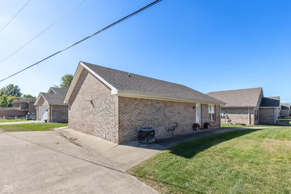 $219,900 | 5584 North Sandy Creek Drive, Unit 8, Seymour, IN 47274