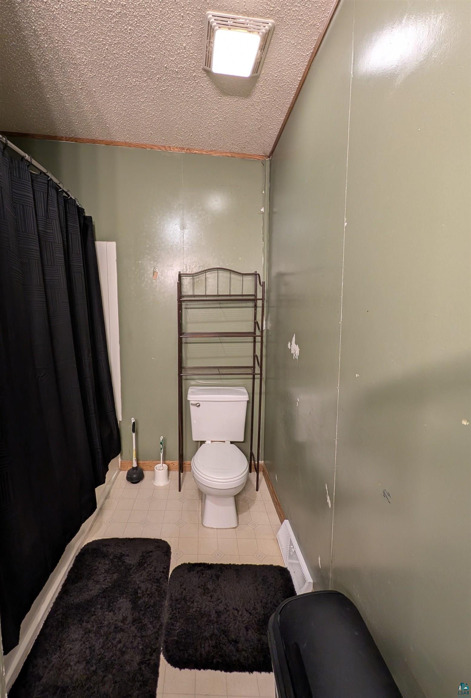 3945 Maple Street Kettle River, MN 55757 - Photo 16 of 41 Primary Ensuite bathroom