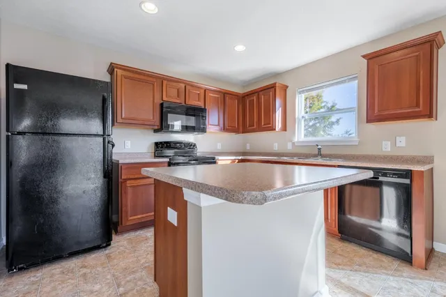 $240,000 | 822 Westpointe Drive, Shelbyville, IN 46176