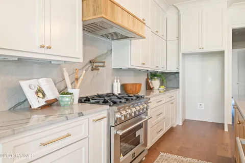 $860,000 | 117 Leaning Oak Drive, Lafayette, LA 70508