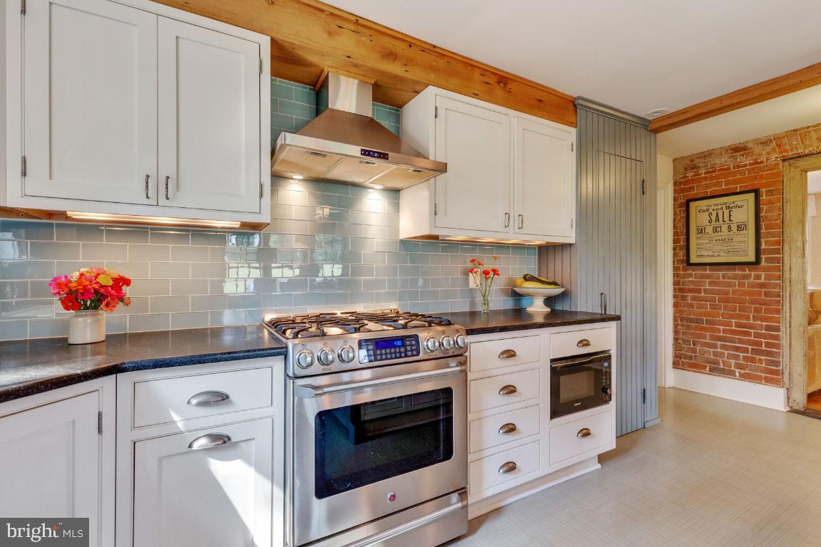 16191 Hamilton Station Road Waterford, VA 20197 - Photo 12 of 94 Custom cabinets and countertops