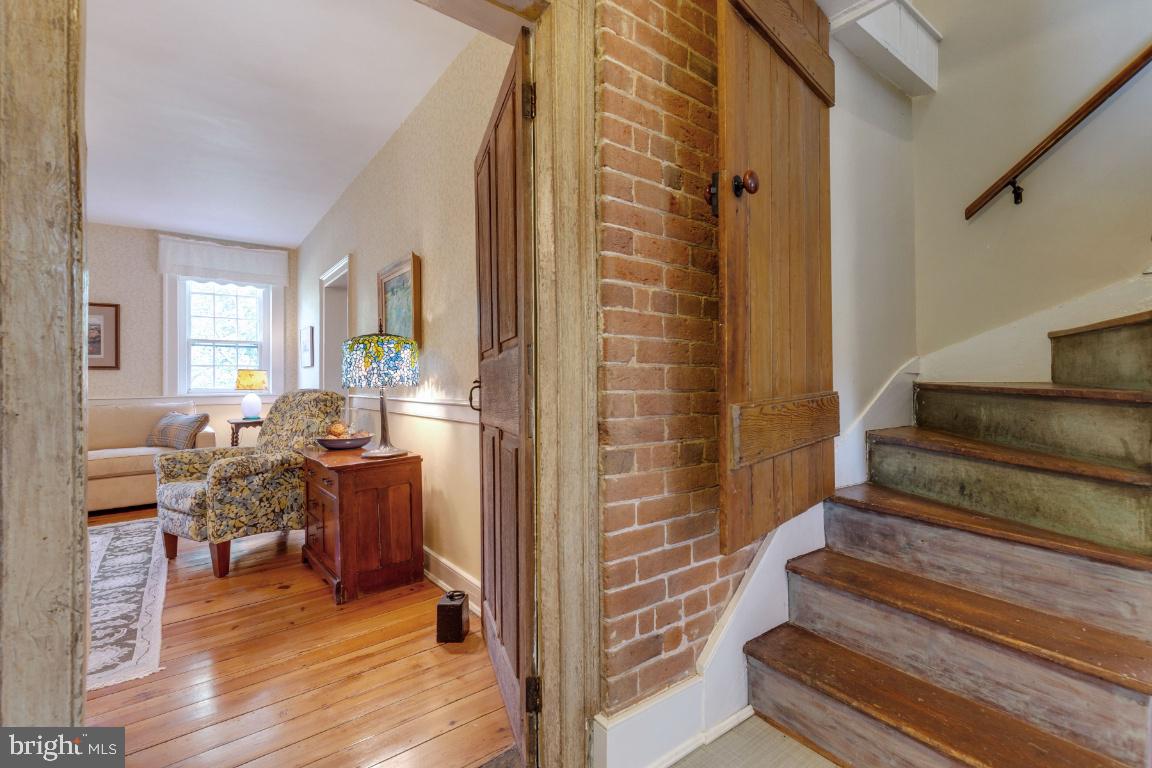 16191 Hamilton Station Road Waterford, VA 20197 - Photo 21 of 94 Timeless character of original components