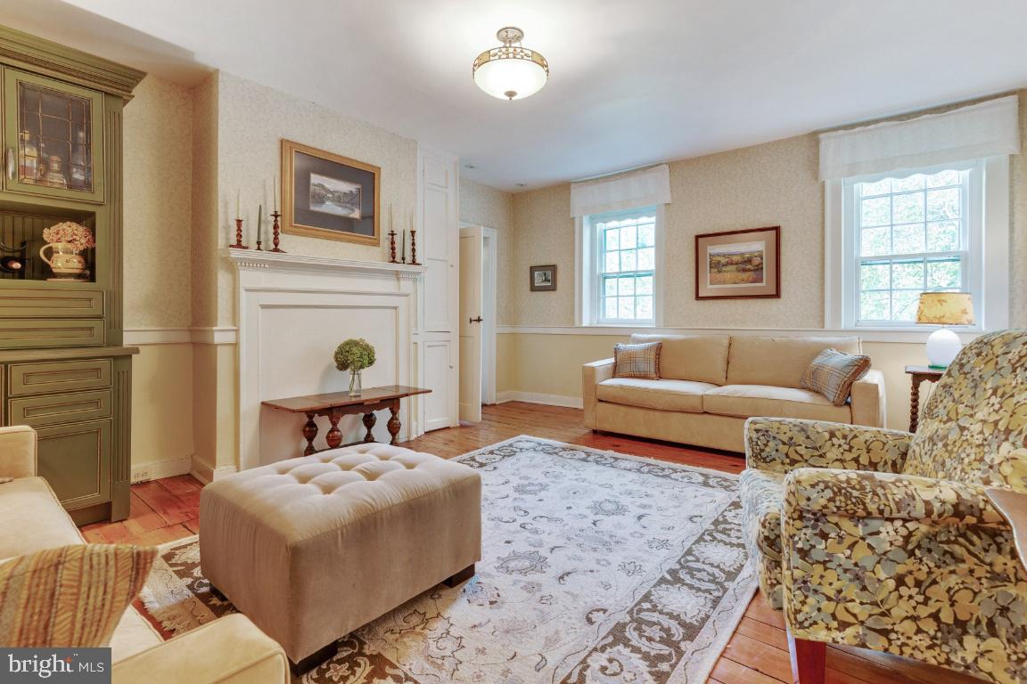 16191 Hamilton Station Road Waterford, VA 20197 - Photo 22 of 94 Spacious room off kitchen