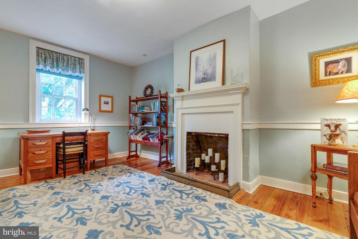 16191 Hamilton Station Road Waterford, VA 20197 - Photo 28 of 94 Library with original hardwood floors