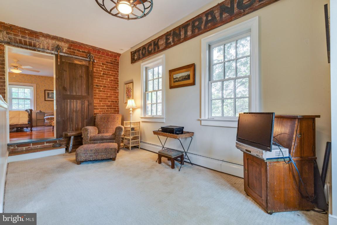 16191 Hamilton Station Road Waterford, VA 20197 - Photo 38 of 94 Sitting area off primary or 4th bedroom