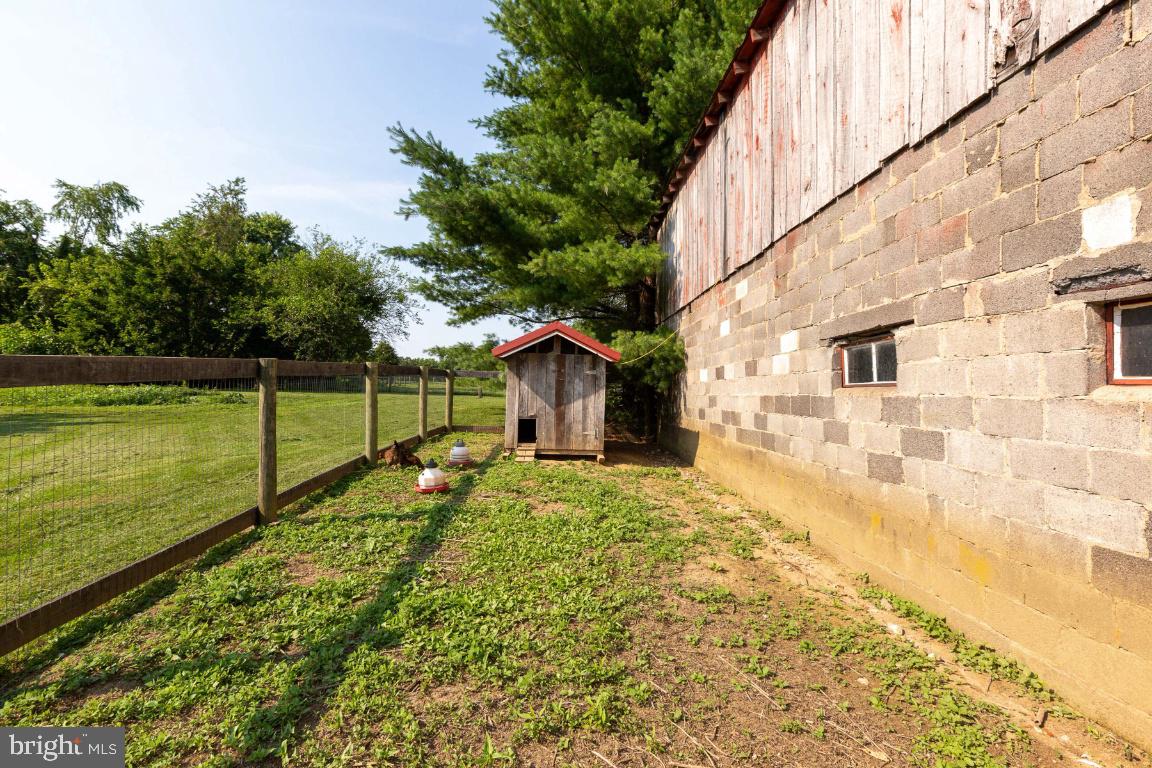 16191 Hamilton Station Road Waterford, VA 20197 - Photo 77 of 94 Chicken coop