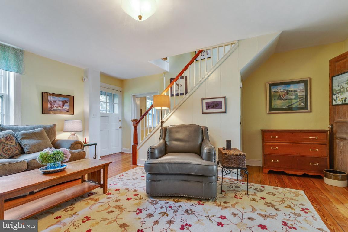 16191 Hamilton Station Road Waterford, VA 20197 - Photo 10 of 94 Family room with an abundance of natural light