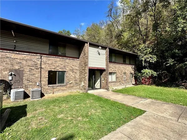 $850 | 210 Electric Avenue, Unit B5, East Pittsburgh, PA 15112