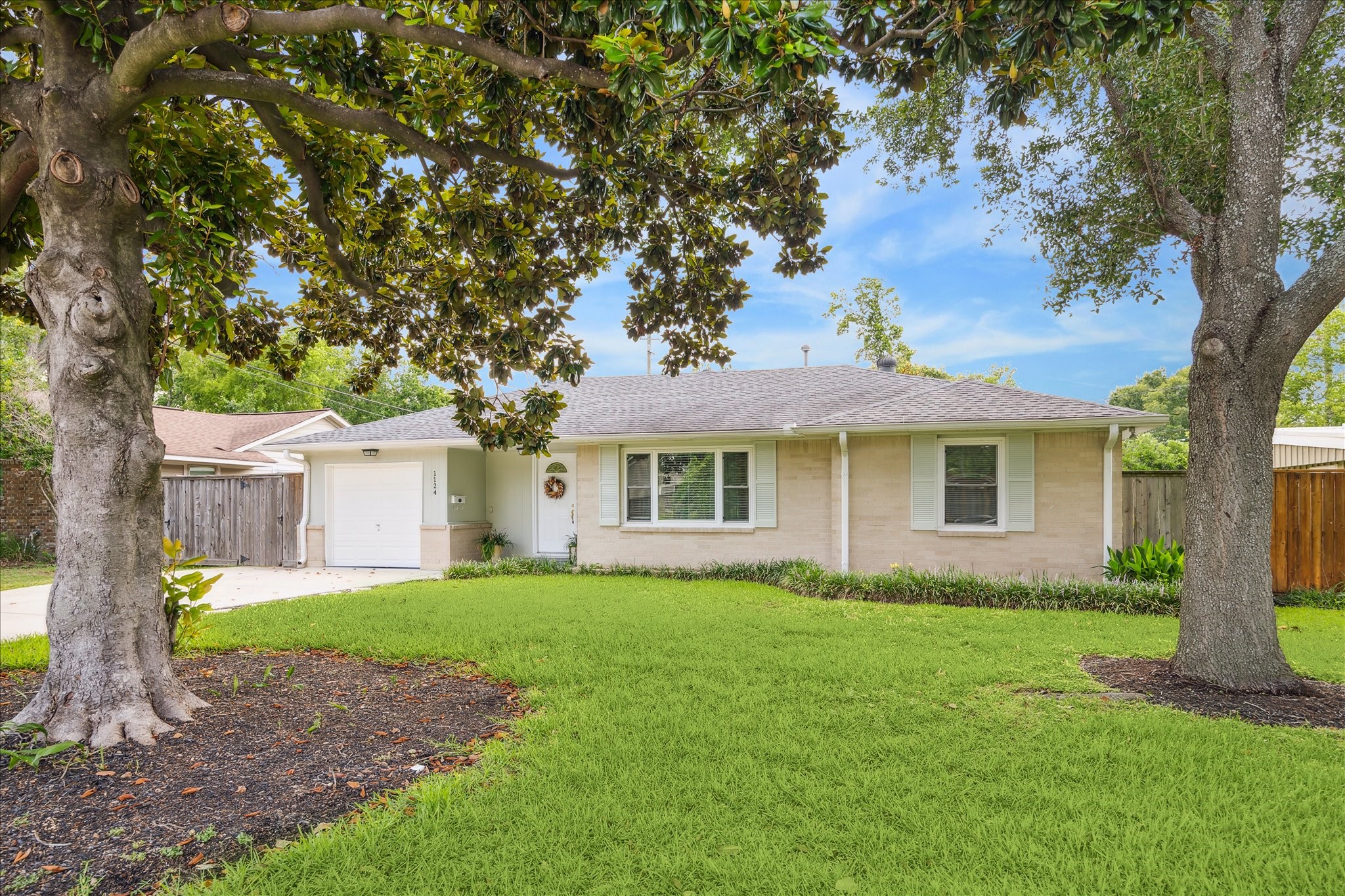 1124 Springrock Lane Houston, TX 77055 - Photo 2 of 11