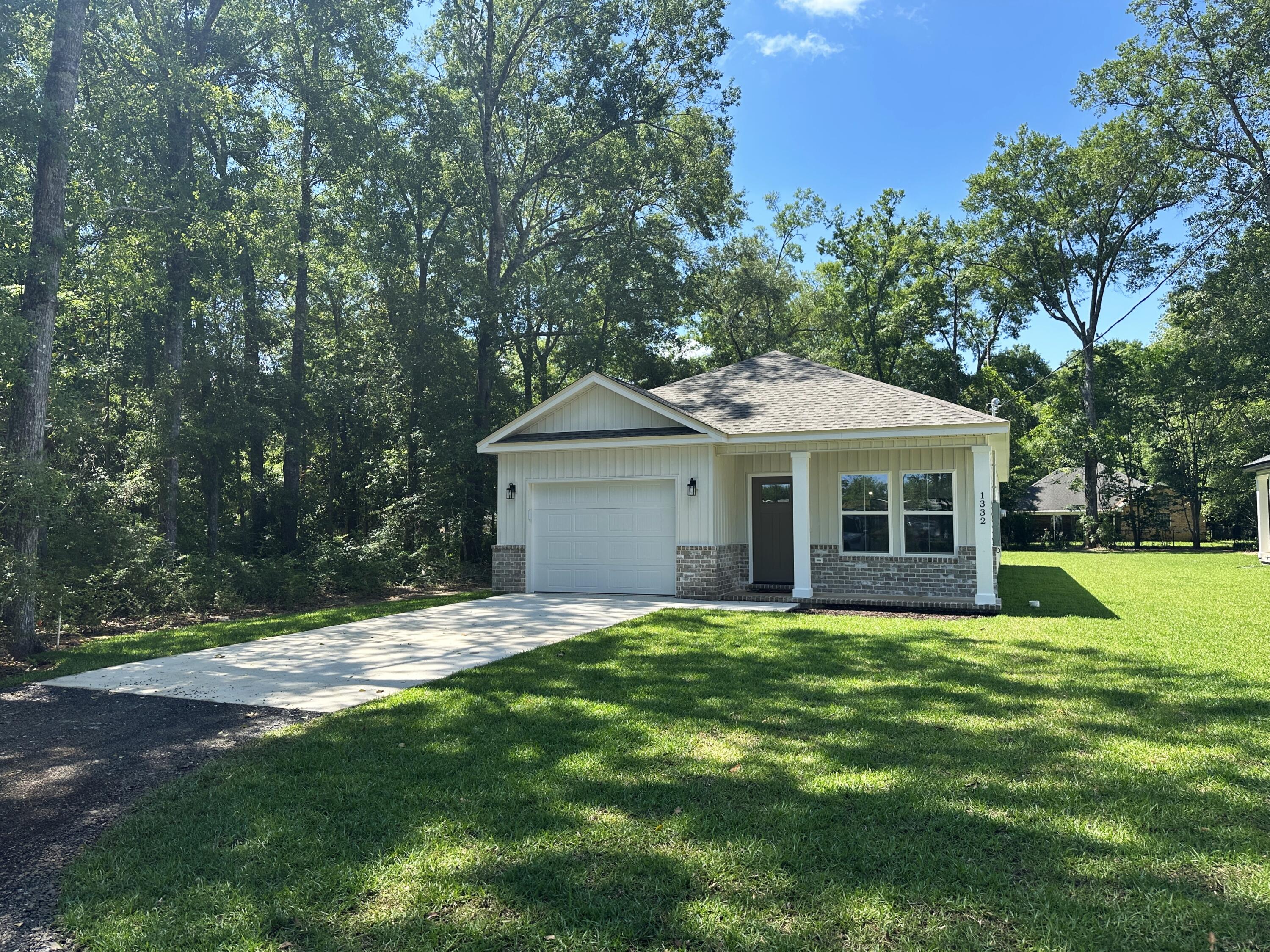 1332 Jackson Street Baker, FL 32531 - Photo 2 of 35 IMG_7887