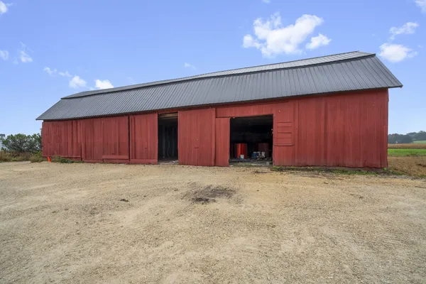 $995,000 | 5036 County Highway, West Bend, WI 53090