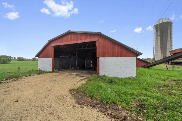 $995,000 | 5036 County Highway, West Bend, WI 53090