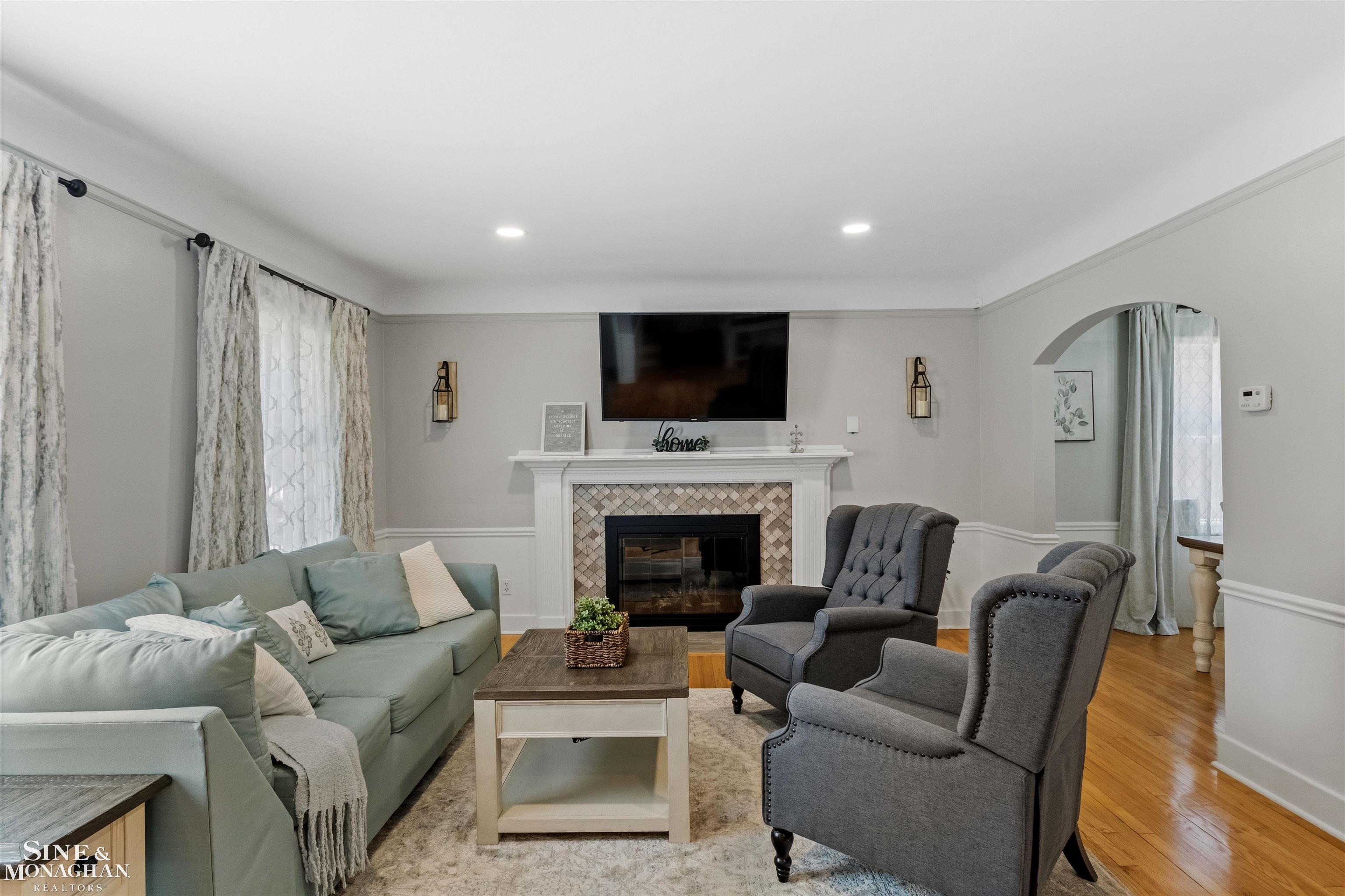 474 Touraine Road Grosse Pointe Farms, MI 48236 - Photo 3 of 49