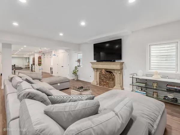 $2,500,000 | 11810 Cross Creek Court, Burr Ridge, IL 60527