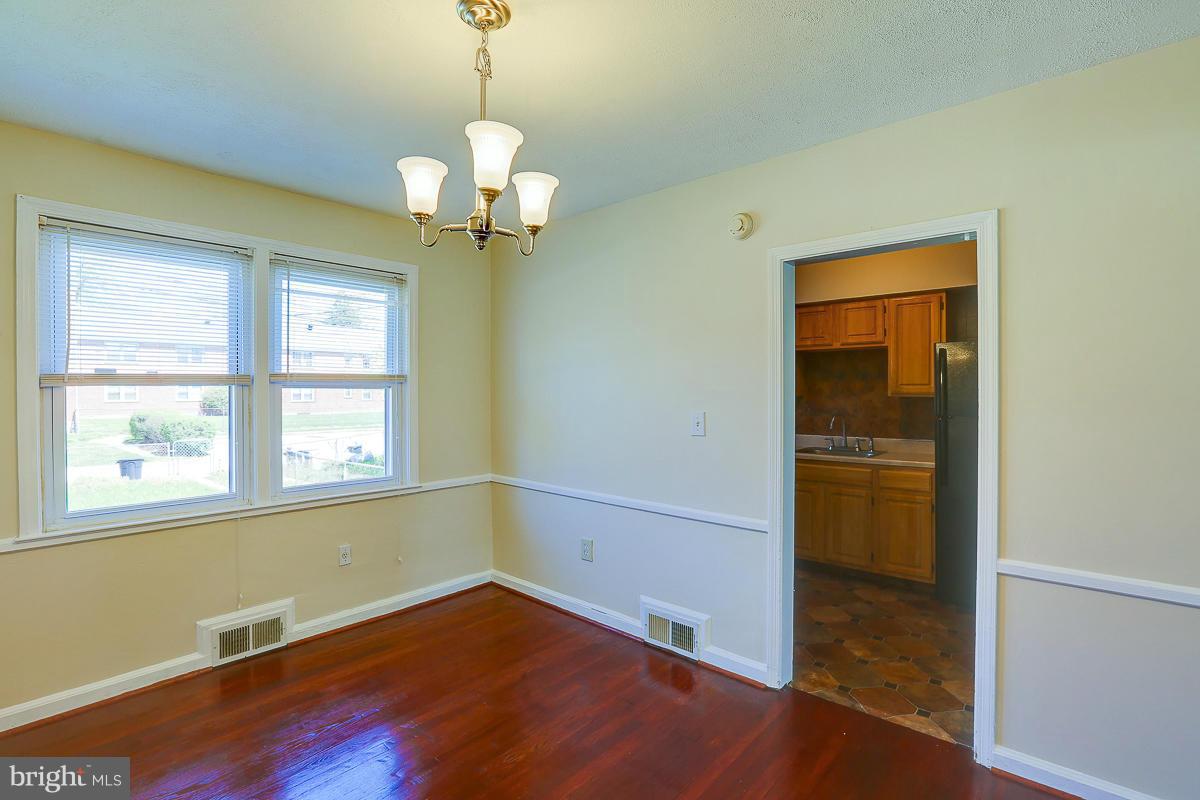 1004 St Dunstans Road Baltimore, MD 21212 - Photo 6 of 18 Dining Room