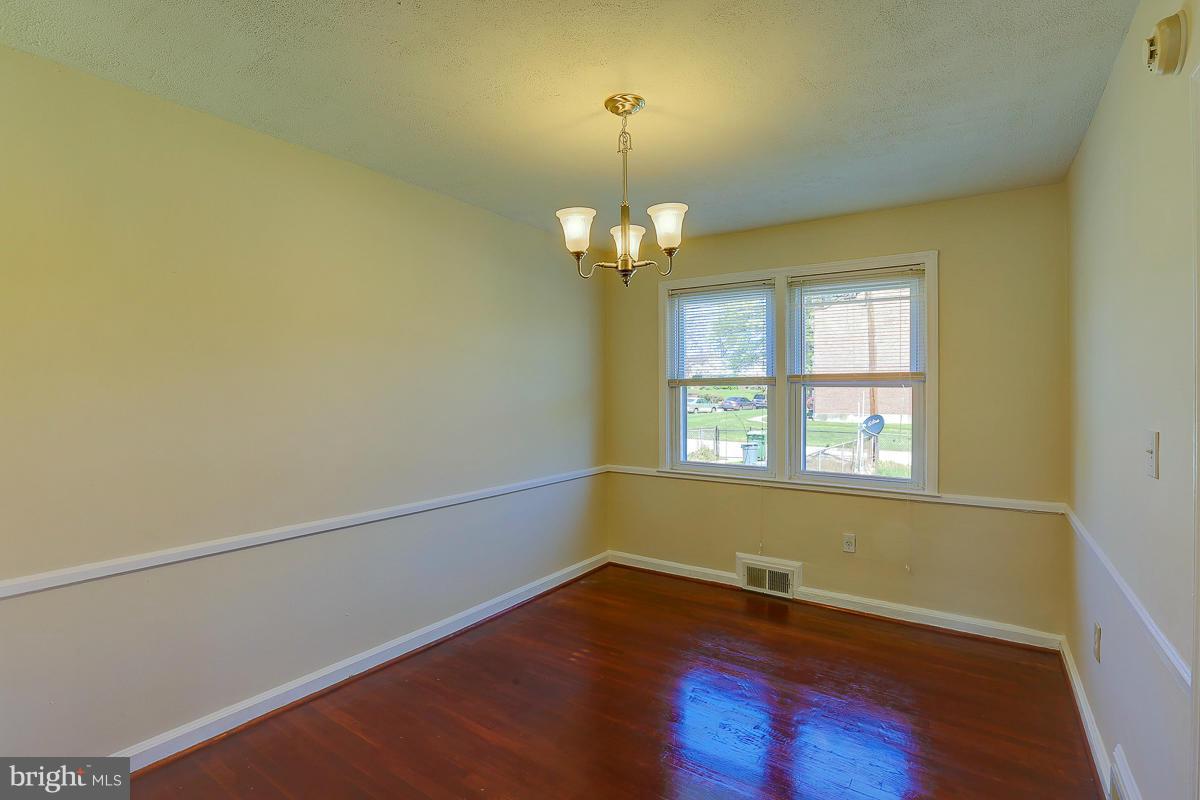 1004 St Dunstans Road Baltimore, MD 21212 - Photo 7 of 18 Dining Room