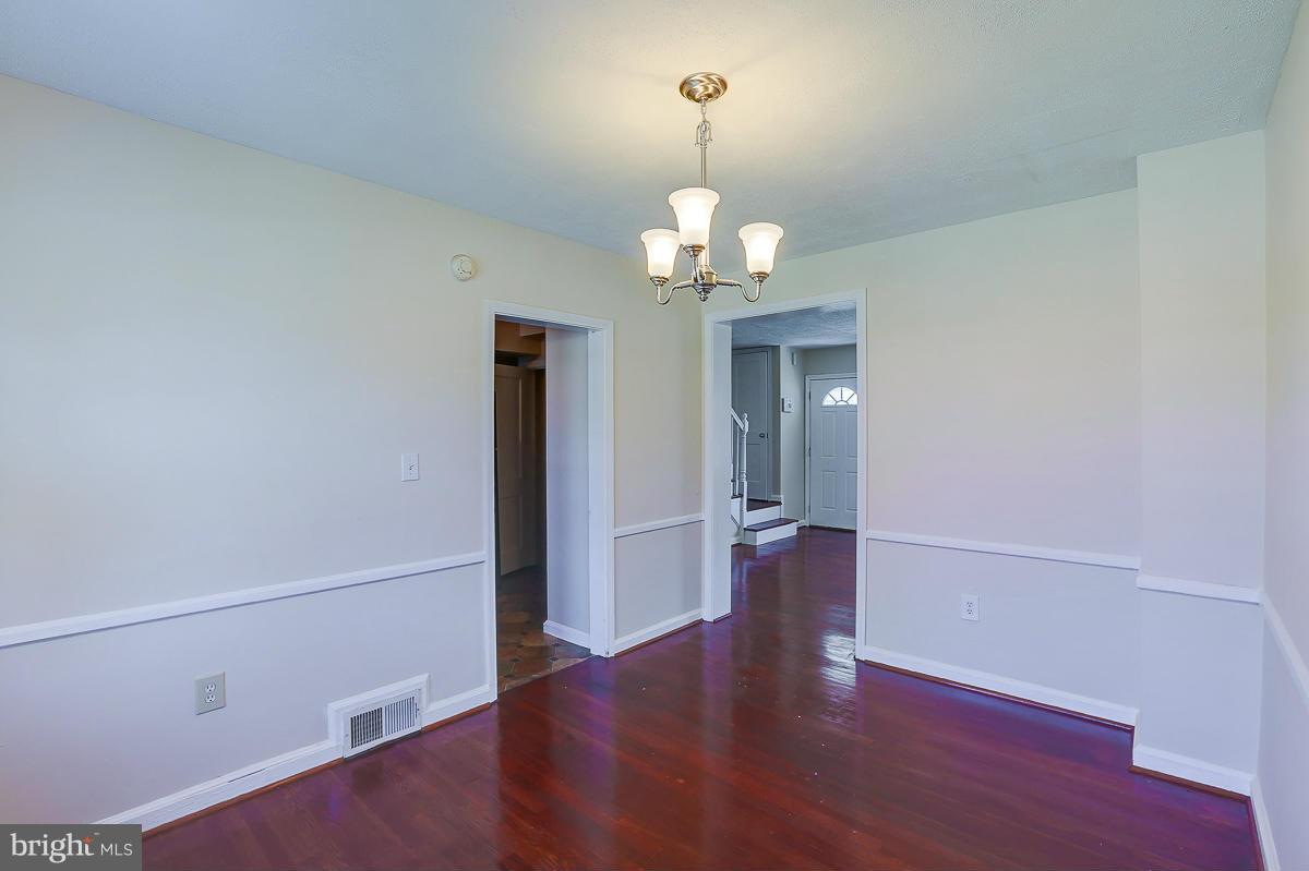 1004 St Dunstans Road Baltimore, MD 21212 - Photo 8 of 18 Dining Room