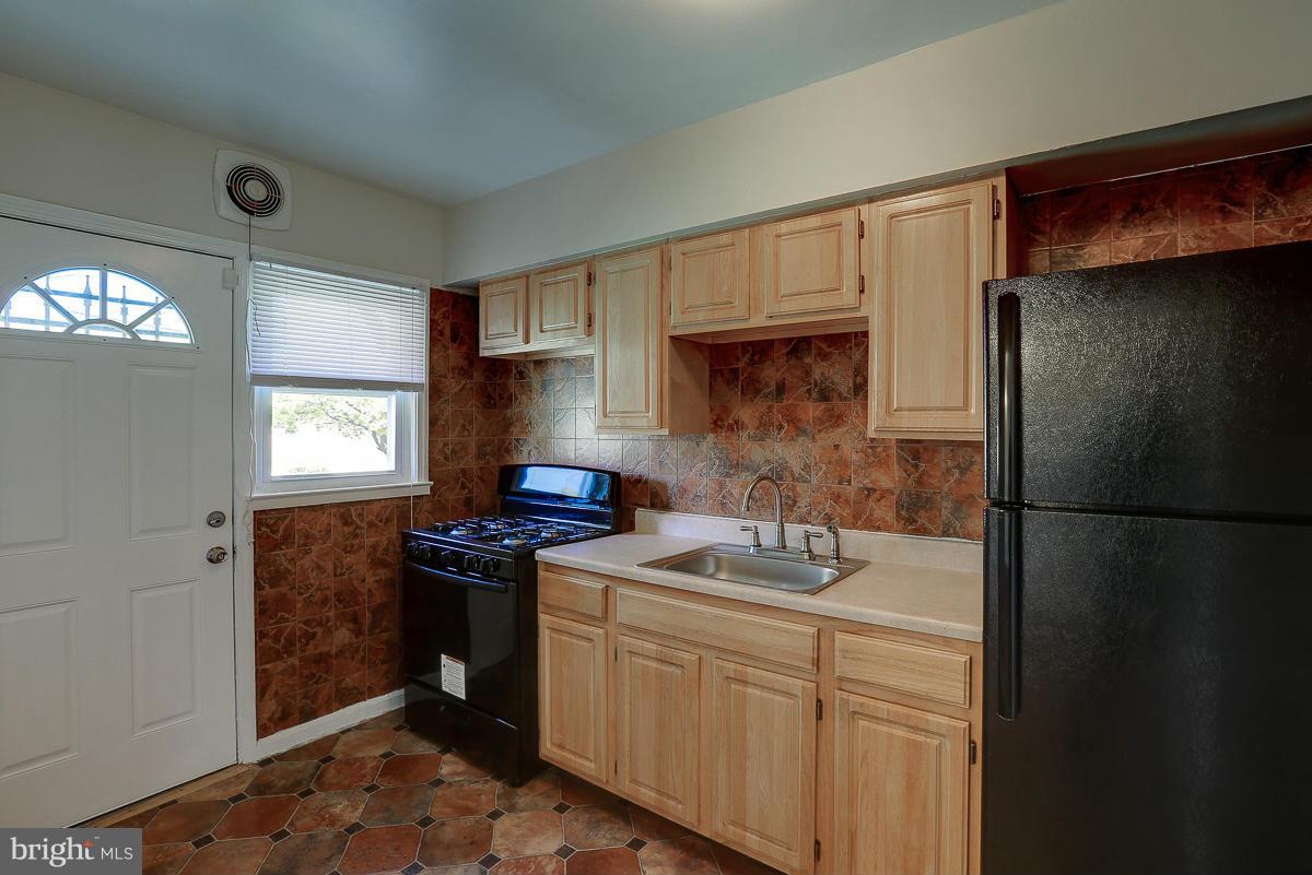 1004 St Dunstans Road Baltimore, MD 21212 - Photo 9 of 18 Kitchen