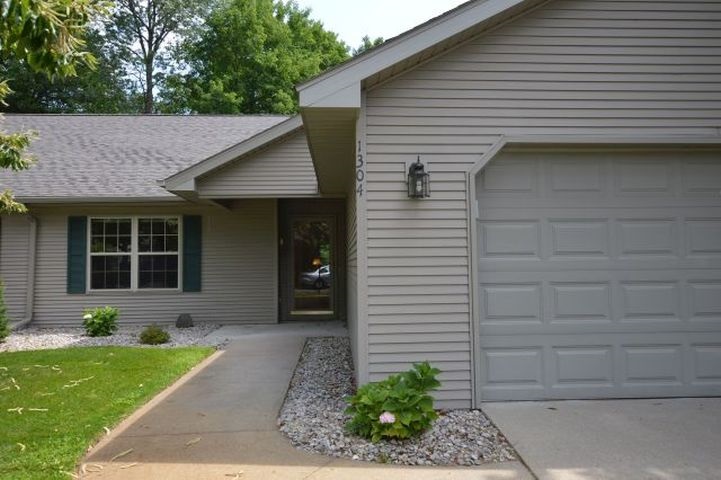 1304 Terra Road Traverse City, MI 49686 - Photo 2 of 48 1865002-1.JPG